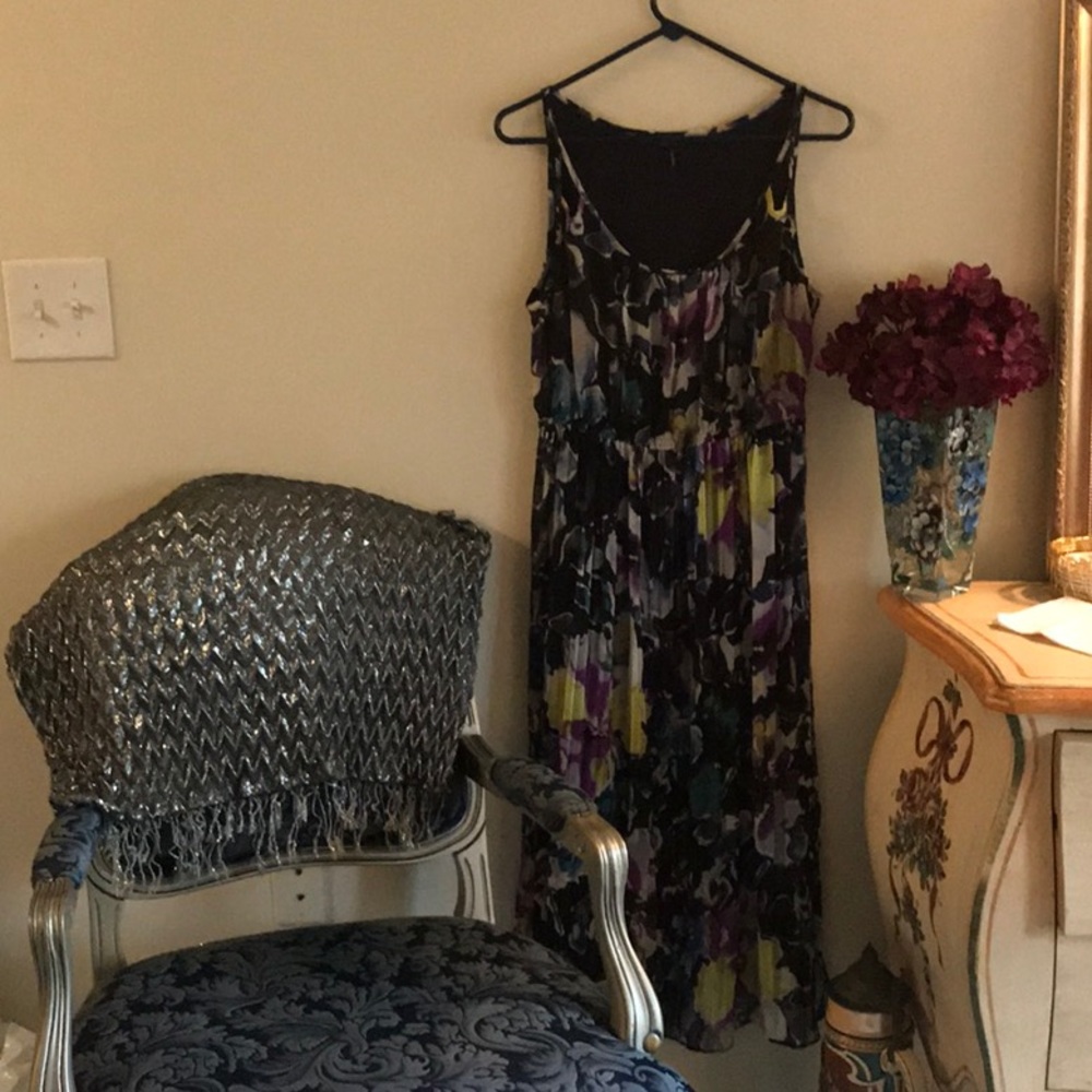 Beautiful floral pattern maxi dress. NWOT!  Sz L